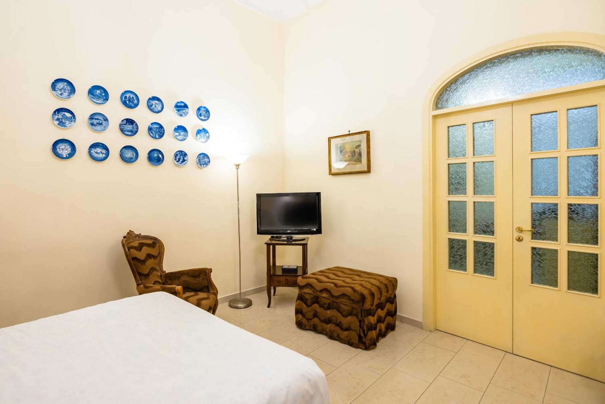 Homely By Wonderful Italy Apartment Naples